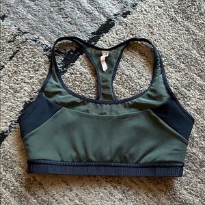 Under Armour Green Sports Bra - Women’s Size Small